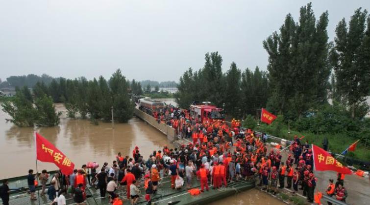 “逆行”重器中流擊水，創(chuàng)造救援速度奇跡<p>以精銳之“能”，護(hù)百姓之“安”，每一次極速救援，都是一場全力以赴，是承諾更是本色。<p>